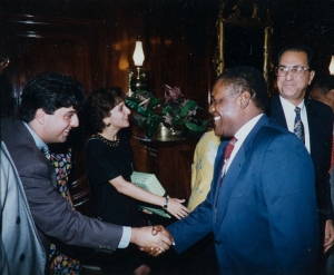 JC-1010-Joey-Issa-meets-Prime-Minister-of-the-Bahamas-Hubert-Ingraham-1994-as-proud-father-John-Issa-looks-on1